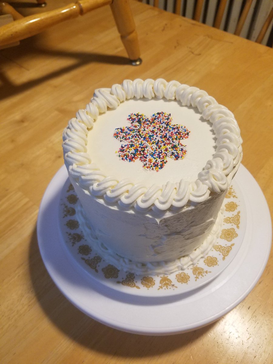 Second #quarantinecake! Red velvet with buttercream icing! It's not perfect but it tastes amazing!! #quarantinebaking #rookiecakedecorator #redvelvetcake #mothersdaycake