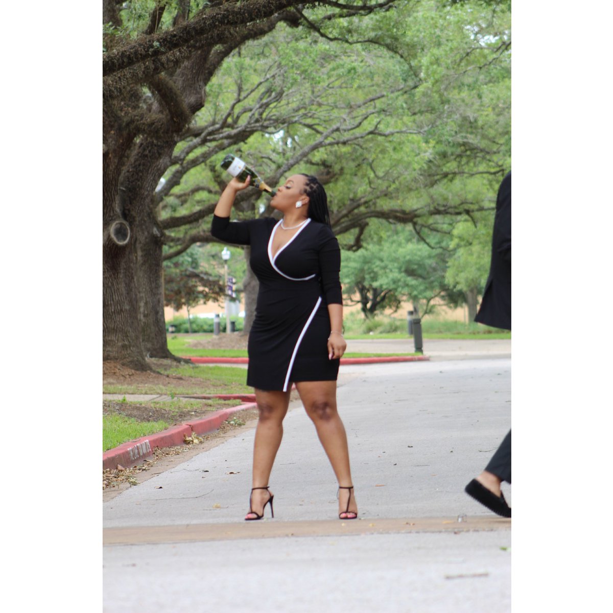 BadGalRobi's tweet image. Price just went up by 100k 💸🍾🎓
.
.
#PVAMU20 #pvamugrad #HBCUgrad #HBCUALUMNAE #classof2020strong