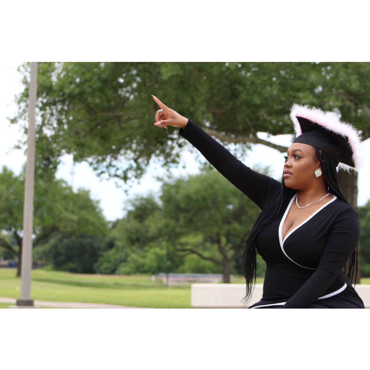 BadGalRobi's tweet image. Price just went up by 100k 💸🍾🎓
.
.
#PVAMU20 #pvamugrad #HBCUgrad #HBCUALUMNAE #classof2020strong