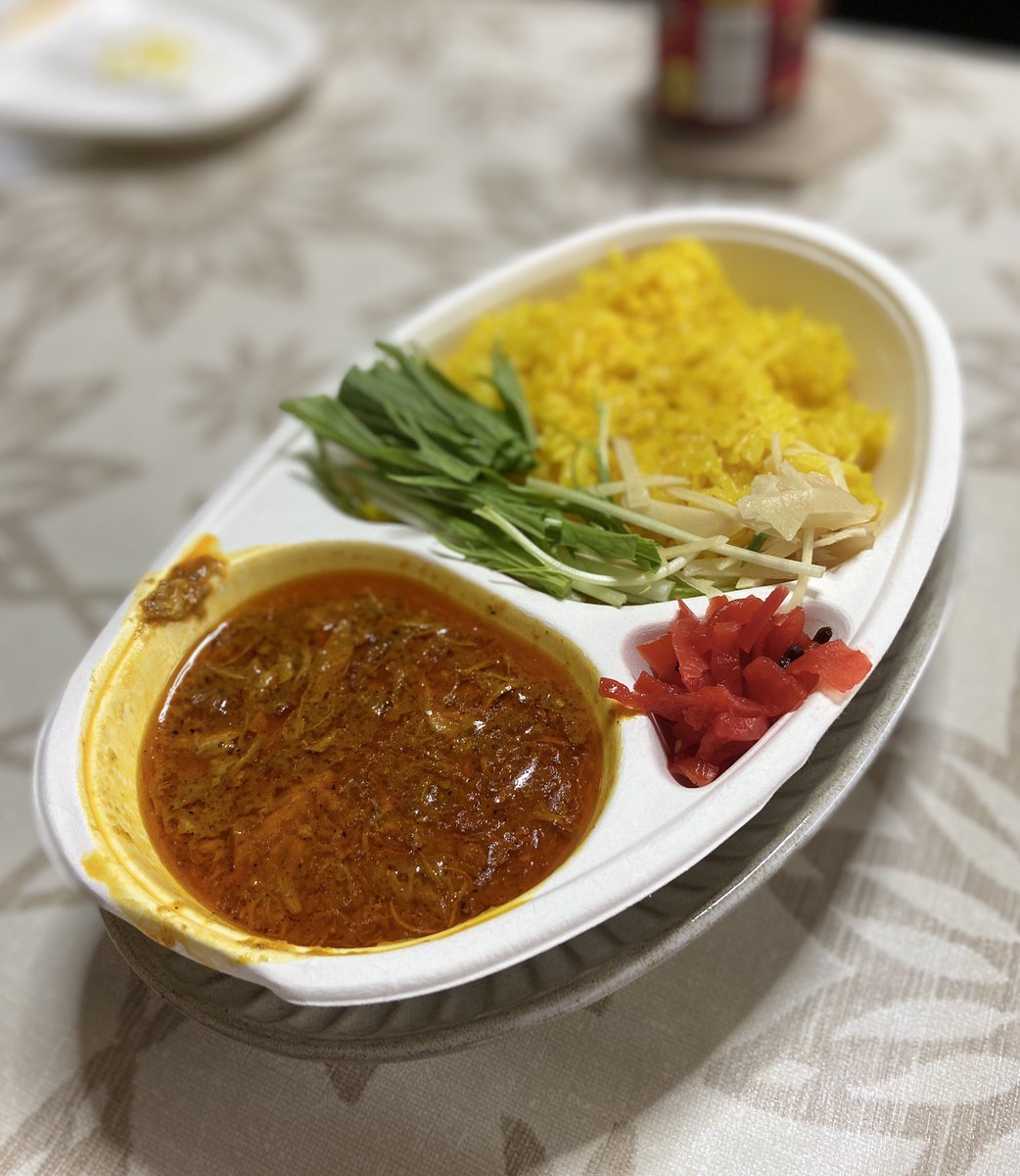 hirogenom's tweet photo. 新しく開店したカレー屋さん(^^)
魔女の一撃カレーをテイクアウトしてみた🤗
#stayhome
#スパイスカレー
#中野坂上
#魔女の一撃カレー https://t.co/QxCUK1Cgek