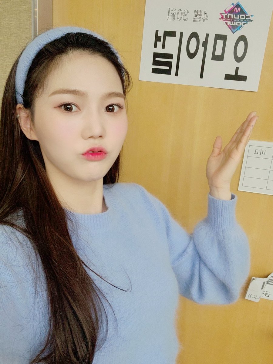 WM_OHMYGIRL's tweet photo. [#캔디가왔어효] 미라클 오늘 하루도 즐거운 하루 되도록 쩡이가 응원해주께효😀
늘 고마운 마음 담아 아껴줄거얌 우리크리들♡ 
덮효 깐효 덮효 깐효 😀 https://t.co/g0EjXXctze