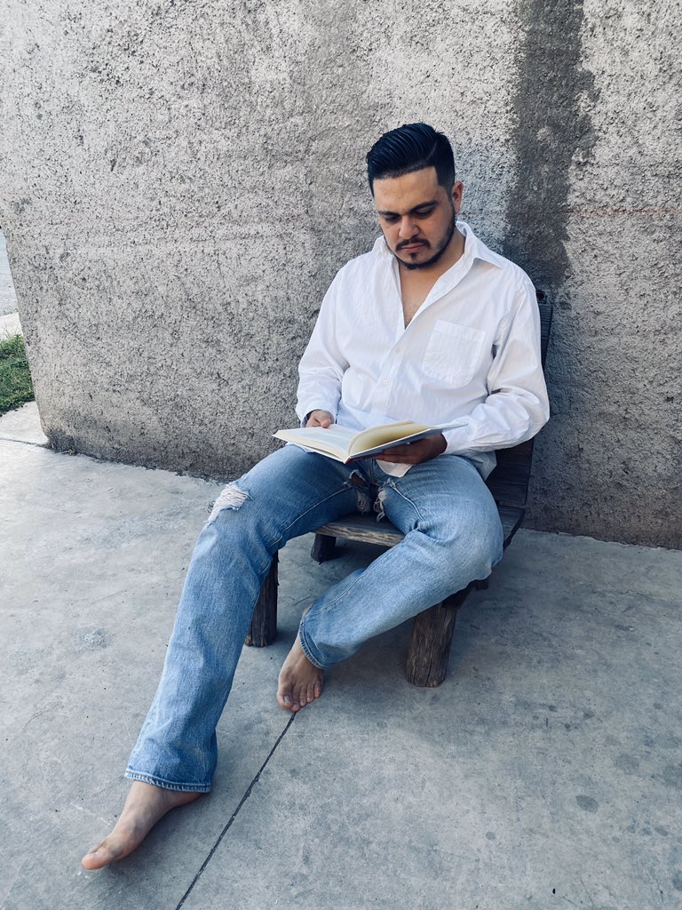 corderodaniel7's tweet photo. Las tardes de mayo son más hojas de libros, que busco queriendo entender el mundo, y sólo me lo han complicado.- 🐑 #QuedateEnCasa #Quedateencasaleyendo #ViralicemosLaLectura #NormalismoLector #FelizSabado #COVID2019mx #Covid_19mx #quedatencasa #CuarentenaInteligente 🪔 https://t.co/aAOSkv4FiE