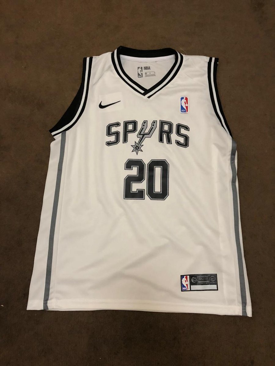 SORTEO de esta preciosa camiseta gracias a <a href="/EnLineaNBA/">NBA Para Todos</a> 

Seguir ambas cuentas y darle RT para participar. 

Suerte genteeeeeeee! 🤞