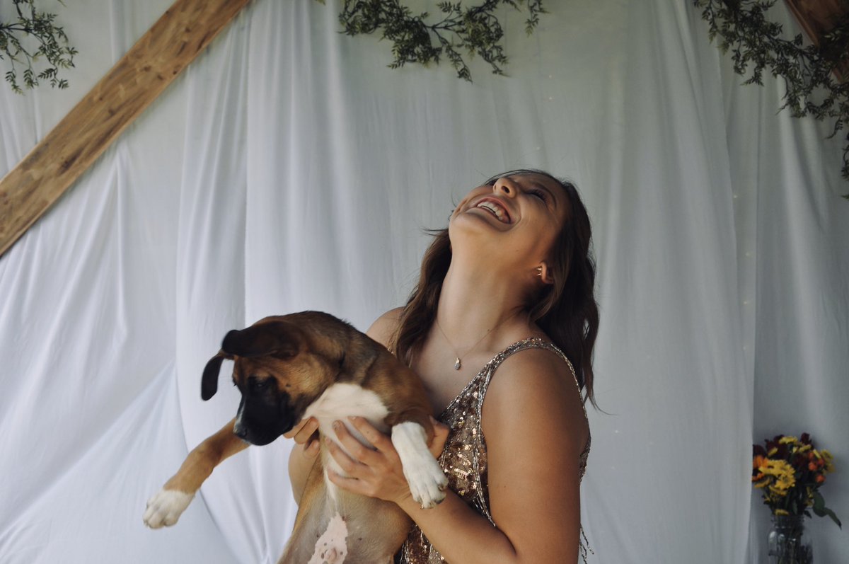 allyymooree's tweet photo. my date to prom was my dog #coronaprom https://t.co/05xq3QO7oG