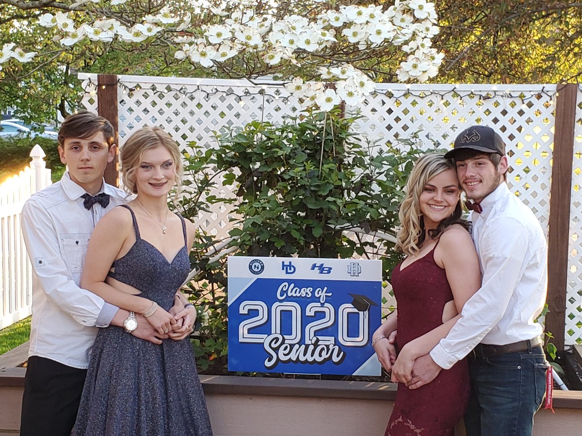 ventm73's tweet photo. #OneHilliardProm @Hilliard_Darby Having a blast! https://t.co/WAZwmxlQE2
