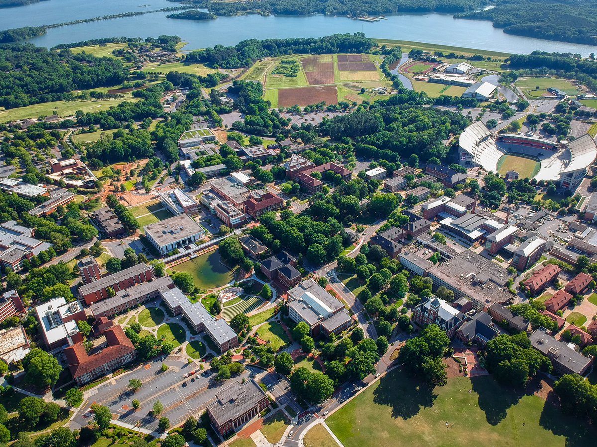 JRolack1's tweet photo. I used my drone to take photos of Clemson’s campus today. Clemson has such a beautiful campus🧡💜 https://t.co/SZxqCiirss