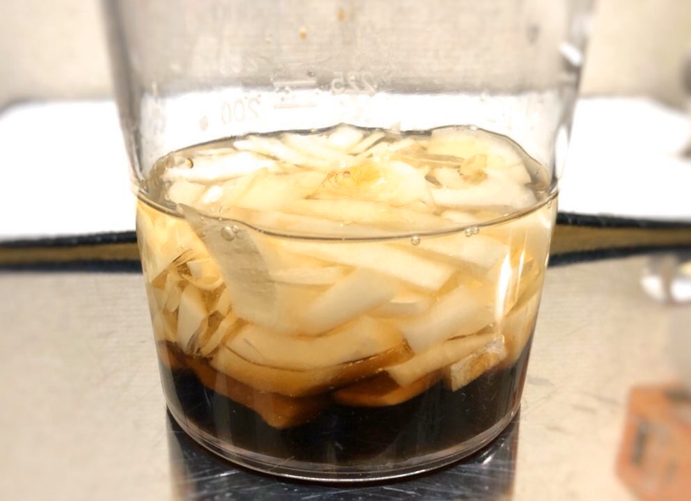 HG7654321's tweet photo. 【万能玉ねぎドレッシング】
玉ねぎ     66g
醤油         37g
お酢         25g
砂糖           9g
サラダ油  40g
全てをバーミックスかミキサーで回して一晩冷蔵庫で寝かせて完成🧅
どんなサラダにも合います☘

実はボトル売りしてほしいって要望が多くあるレシピです😁
#オーガニック https://t.co/DFEud8UbsR