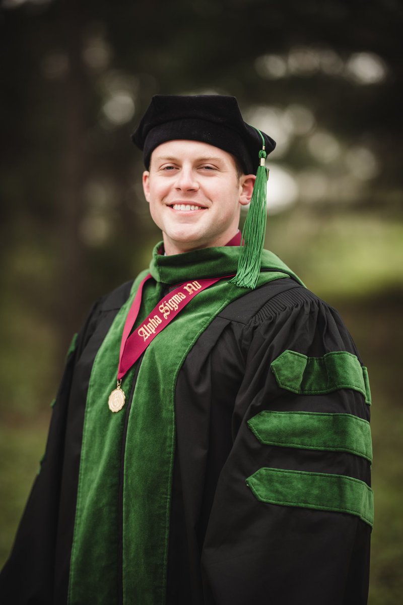 jackbontekoe's tweet photo. Congrats, Stritch Class of 2020! #StritchGrad2020 @LoyolaHSD https://t.co/vYIfq3onjH