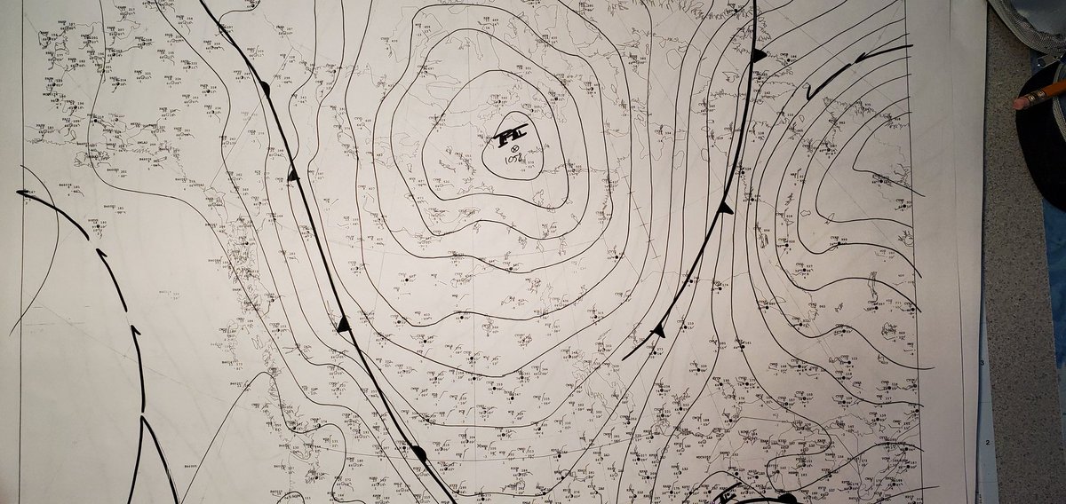 StormStructure's tweet image. First operational shift in 2 months. Thank goodness I didn't forget how to do these. #handanalysis