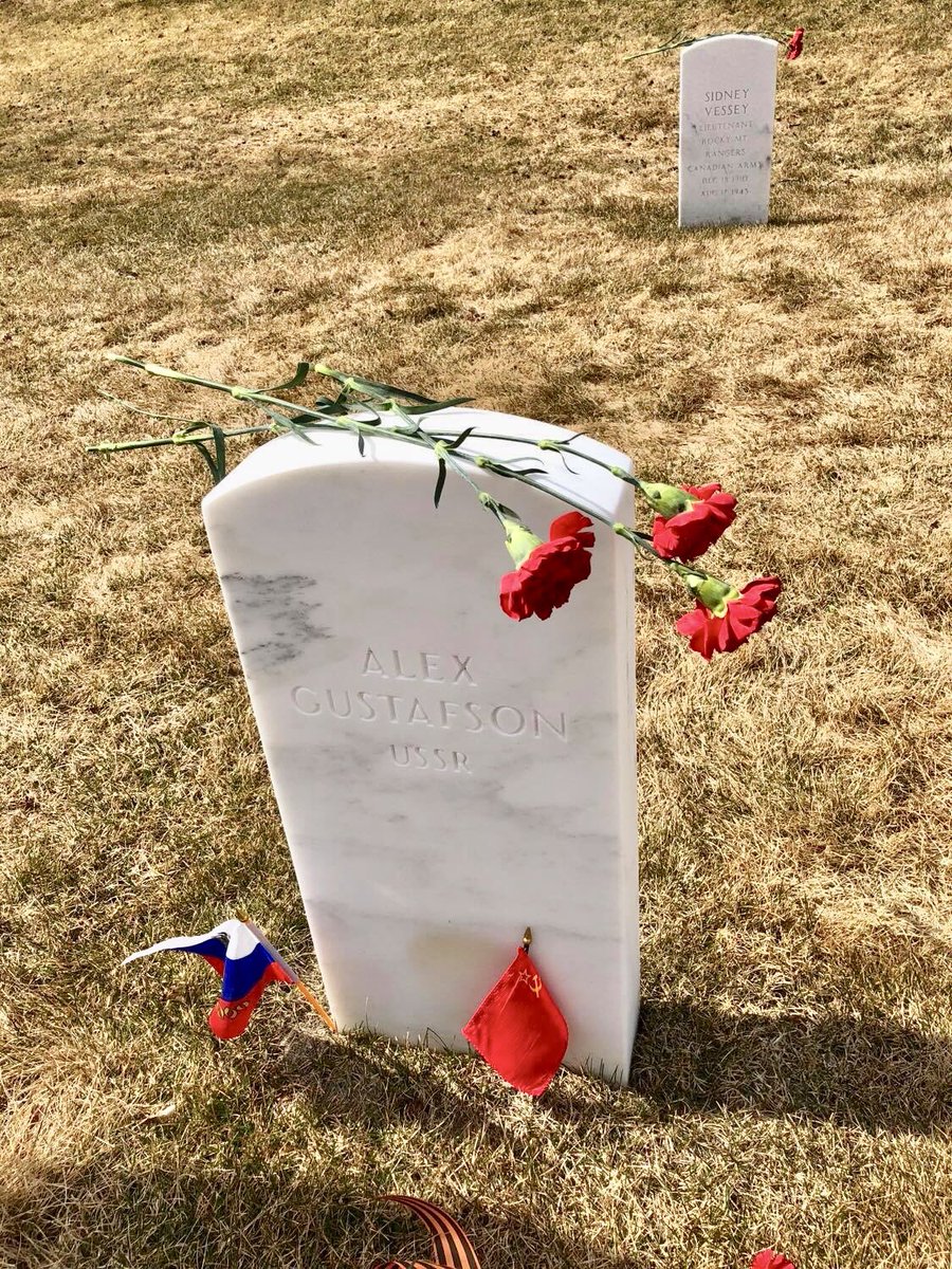 RussiaInUSA's tweet photo. #НиктоНеЗабыт #9мая⭐️
На Аляске соотечественники возложили цветы к могилам советских летчиков, погибших на трассе #Алсиб в годы Великой Отечественной войны
➡️ https://t.co/AqEFrAKAsf
Soviet and Allied pilots commemorated in Fort Richardson, Alaska #Alsib #WWII #WeWereAllies https://t.co/TeCtDKQ4FM