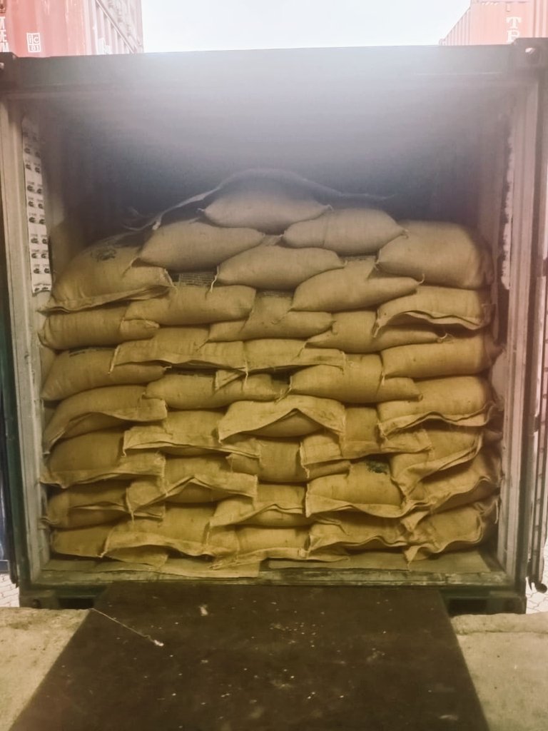 plantrich_'s tweet photo. plantrich continue to export our organic fairtrade coffee to customers . It gives more hope to many small farmers  during this COVID 19 crisis https://t.co/hQj8bBIiwH