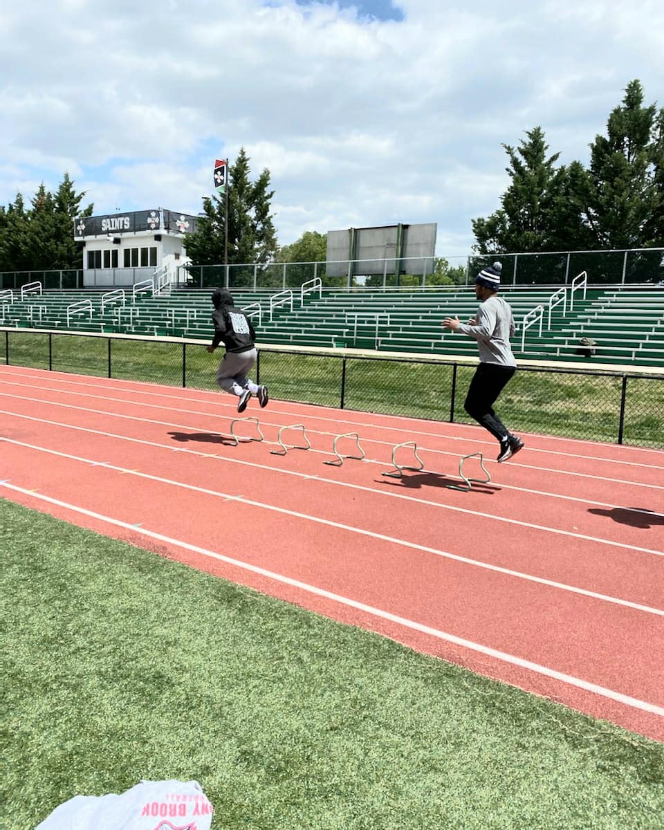 CharlesCtyElite's tweet photo. The work don't stop...great job today! #DariusHarrell
#BrianDowdell #DMClassOf2024
@luvnaii #McNamaraTrack
@whoisjuiice @WheelingU_FB
@_M2FIVE @FairmontStateFB
#TayHellams @StonyBrookFB
@DHellams2 @AlabamaFB
@TTG_Malcolm @SAINTS_sports
@_thedream1 @EerSportsDotCom https://t.co/OQJYLSmxbb