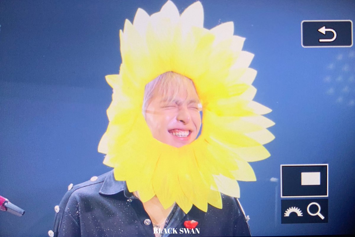 Here's sunflower Junhoe to brighten up your day!  #JUNHOE  #구준회  #ジュネ