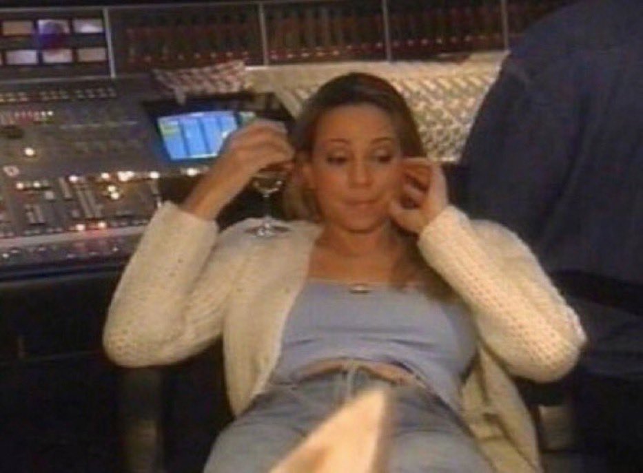 Ashlijaayy's tweet photo. Tyrone was the friend... not the nigga doing Erykah Badu wrong. I’m tired of y’all getting it wrong. https://t.co/ZGDW0mCfQQ