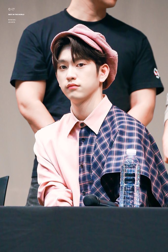 jinyoung as the pouty lalafanfan duck, a very important thread 
