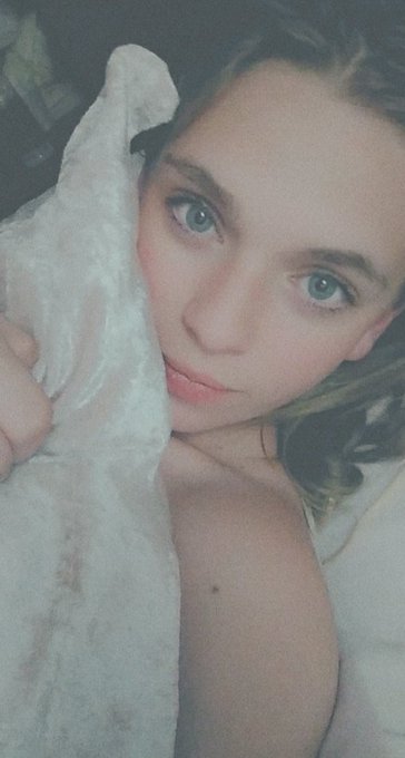 #sexting #nudes Anyone care to lay with me in bed? Send me a message if you are interested in sexting<a href="/tag/sexting"class="tags">#sexting</a><a href="/tag/nudes"class="tags">#nudes</a>