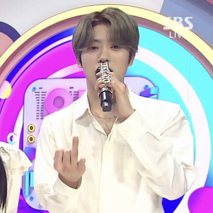 나 tweet media