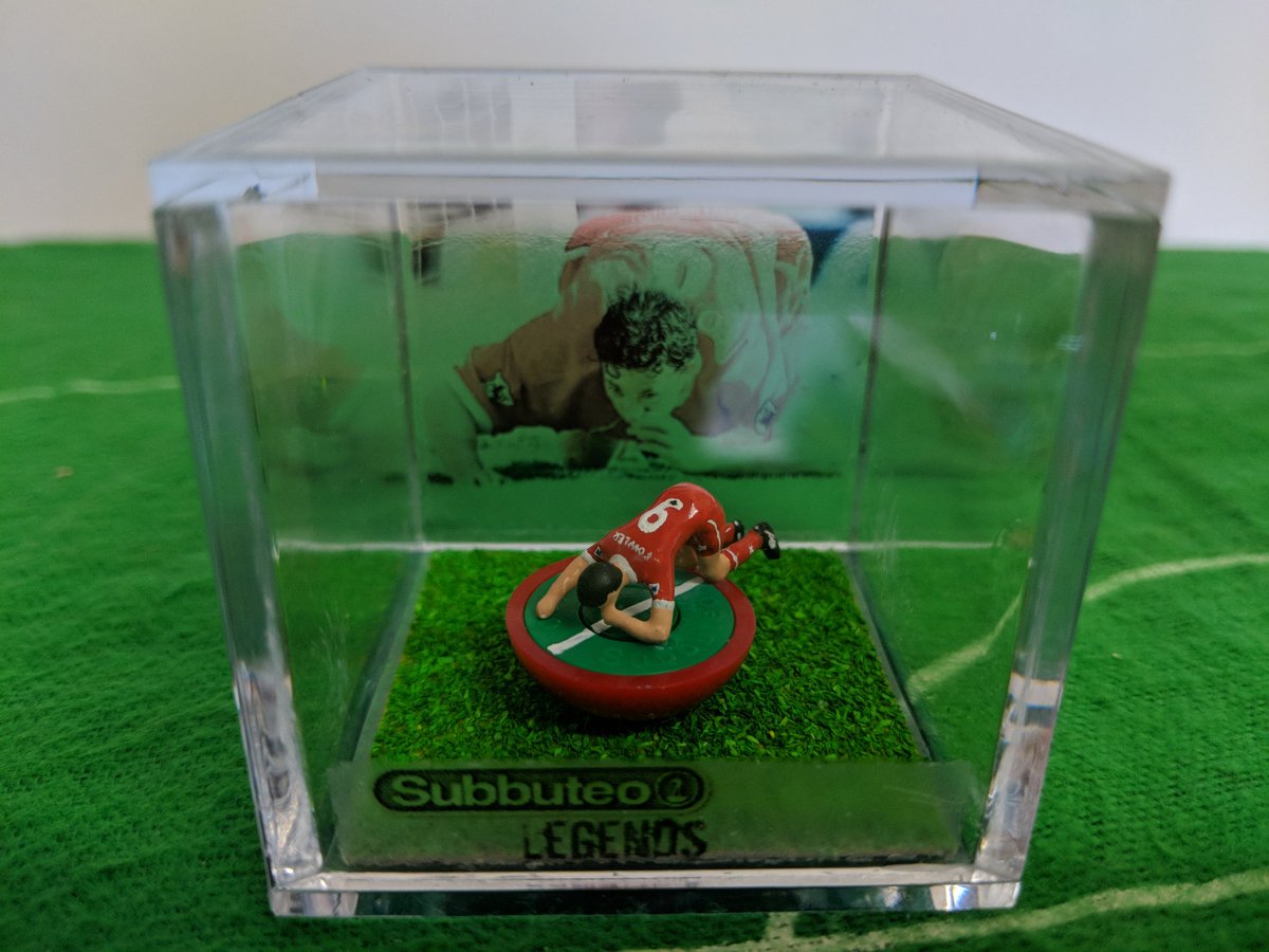 Flashback no. 5
Robbie Fowler's infamous Merseyside derby goal celebration 1999. 
#subbuteolegends #Subbuteo #robbiefowler #liverpoolfc #LFC #liverpool #merseysidederby #premierleague #handmade #handpainted #homemade