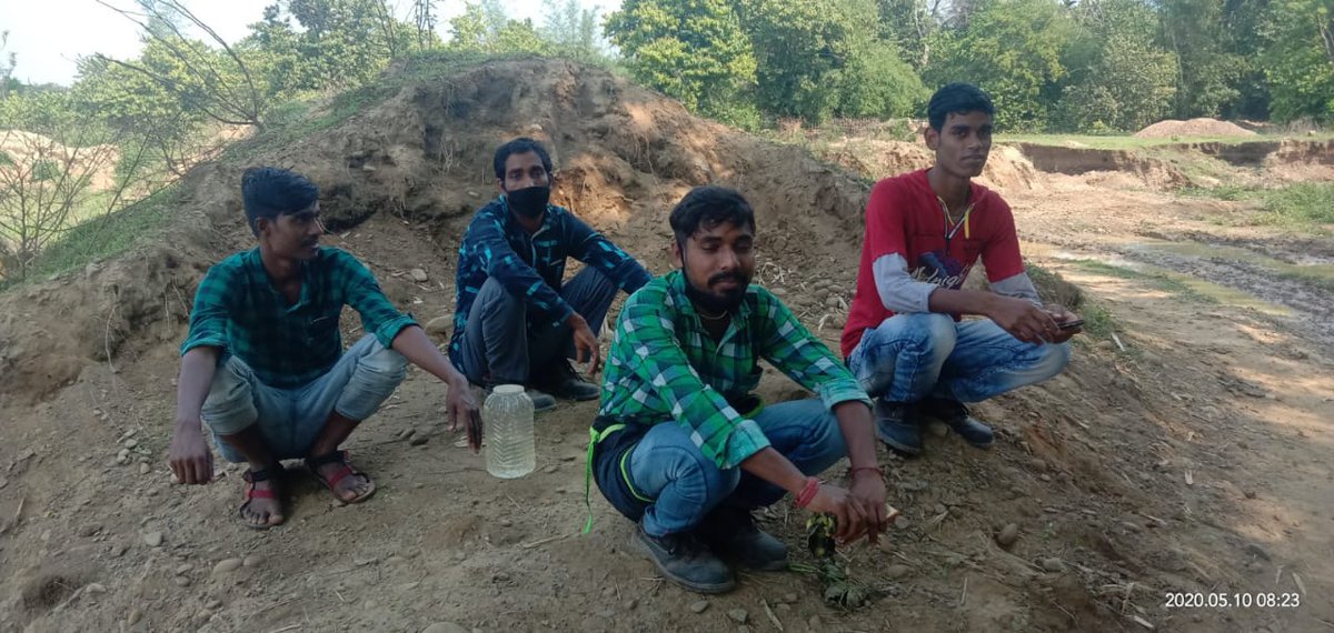 PRADIPTAPURKAY2's tweet photo. The four workers entered Kachar via Malidahar on foot from Meghalaya this morning. Without getting a health check-up at the  ৬ নম্বর জাতীয় সড়ক, the workers came to Jalalpur and drove to Kalain by auto. Police and doctors were called but they did not receive the call. https://t.co/ZJhGyNH6WP