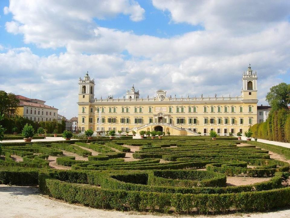 fmfeye's tweet photo. #Parma2020 ➡️ #Parma2021 🇮🇹#capitaleitalianacultura ce lo meritiamo in questo territorio! E intanto iniziamo a preparare i taccuini ✏️🖌📒📘@parmawelcomeoff @turismoER @CastelliDucato - con @NMaramotti @AcorsiniAndrea @FedePizzarotti @visitparma @Ibc_RER @AssCulturaER 💪👏 https://t.co/c3GQBeTqxD