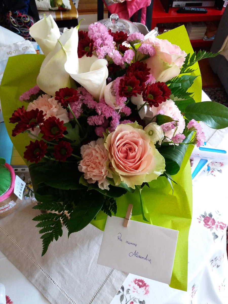 alexepriska's tweet photo. Quando il tuo amore è lontano per colpa di un'inutile Europa unita, ma ti sa sorprendere con i fiori portati dal mio petit bonhomme ❤🌺 #festadellamamma #amoresempre #famiglia https://t.co/8aozQSjXhl