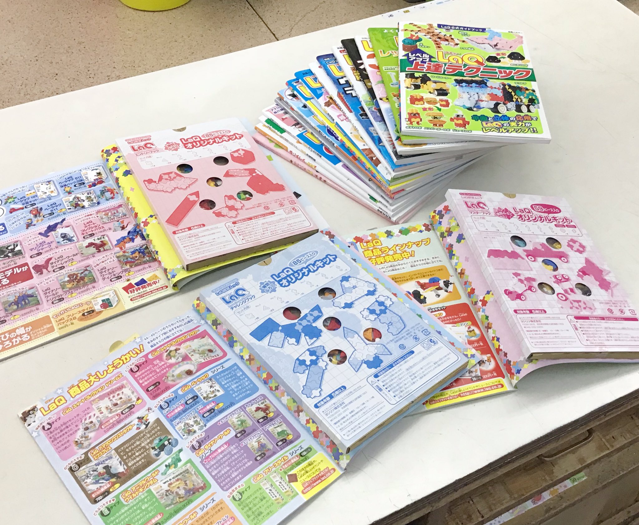 おもちゃのキムラです 富士市吉原商店街にあります 専用p２台完備 木のおもちゃ Laq ミニ四駆など Laqラキューの作り方公式ガイドブックの取り扱いを始めました 男の子 女の子用 それぞれ入門者向けを中心に揃えました 今後さらに増えていく予定