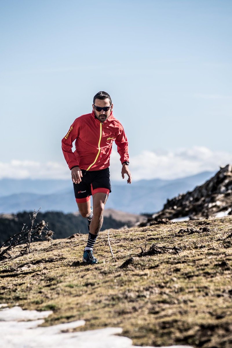 LandSports1's tweet photo. Pase lo que pase o cueste lo que cueste, no hay mejor terapia que unos kilómetros al amanecer 😉
.
Vamos a correr 🙌
.
#landsports
#landclothes
#findyourland
.
📸 Roger Salanova , Jordi Gamito Baus https://t.co/IOG49WmkIp