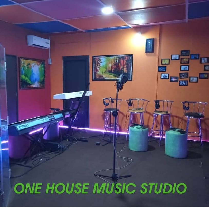 iam_Lfkofficial's tweet photo. Stream live with us @onehousemusic1
Our services and many more: *Live recording*Digital recording*Jingles&amp;commercials*Rehearsal session*Audio editing*Live band entertainment*Sound equipment rental*Artist management*Musical equipment purchase and consultant  #ArtistOnTwitter https://t.co/K0Pt2roMaw