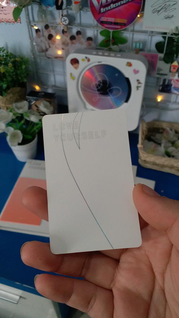 chaxjk's tweet photo. WANT TO SELL
WTS BTS ALBUM LOVE YOURSELF HER V
FULLSET NO POSTER❌

190k✔

Detail
▪Sticker
▪CD
▪NOTES
▪JHOPE PHOTOCARD

Detail gambar bisa DM🙏🏻
Help RT⚠️

Tag: wtb wts persona mots 7 pc jungkook taehyung want to buy 
@BTS_SellingINA @BTSTrade_INA @BTSTradingINA @BTSTradeINDO https://t.co/4KLEI6TFM0