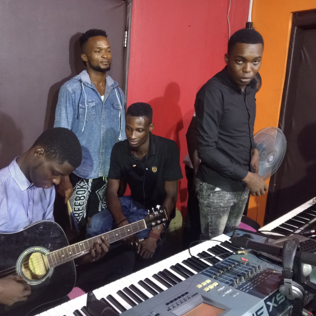 iam_Lfkofficial's tweet photo. #NewProfilePic2020 #ArtistOnTwitter #onehousemusicandsoundstudio @onehousemusic1 https://t.co/4pUnou0gXV