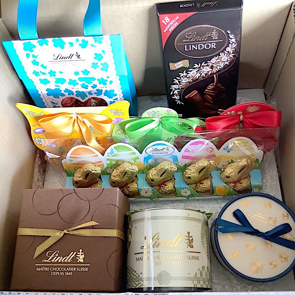 Matsuri リンツ 福袋 スプリングハッピーボックス 届いたー 大小2種類あったけど賞味期限迄に食べ切れないから小さい方 ダークチョコは親父にやるか 私よりチョコ好きなんだよな