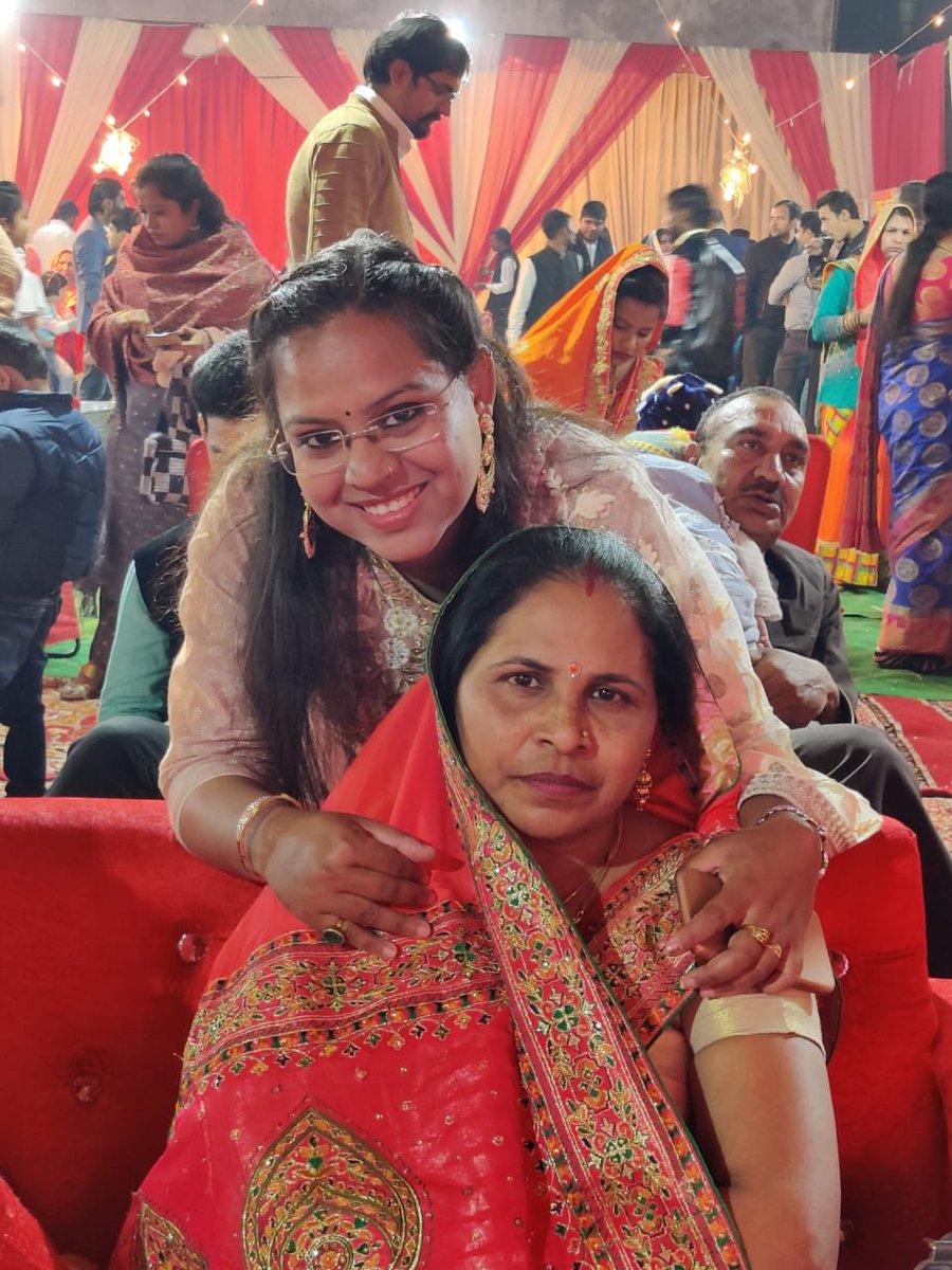 KusumVHP's tweet photo. ऊपर जिसका कोई अंत नहीं वो आसमाँ हैं,
धरती पर जिसका कोई अंत नहीं वो माँ है...

दीवाना पन माँ के लिए भी-भारत माँ के लिए भी 

#MotherDay #मातृदिवस https://t.co/Yv3UxiQHuB