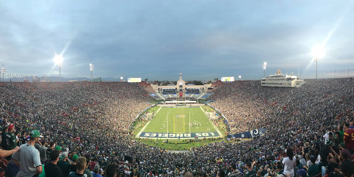 jaredvanfleet's tweet image. This is the Los Angeles Memorial Coliseum. When this photo was taken, it had a maximum capacity of 78,467 people. As of today, at least 78,795 Americans have died due to #Covid19.