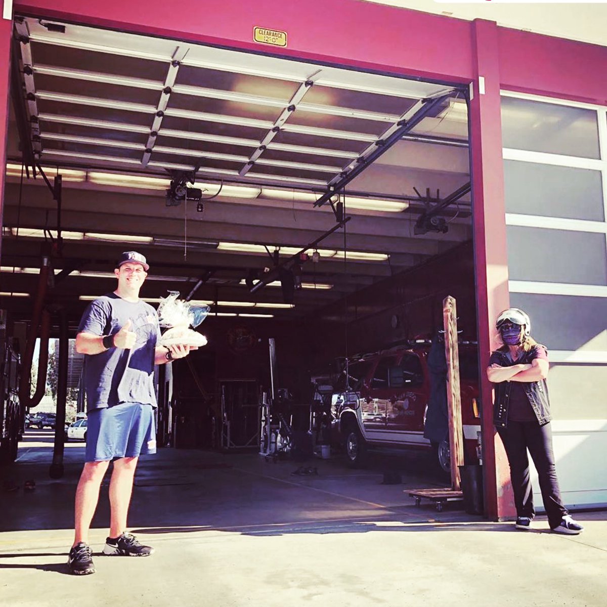 michellelerach's tweet photo. More @BerryGoodFood #graticakes deliveries - this time to #sandiego #firedepartment #station35 thank you for keeping us safe during this #COVID19 crisis - and always! #allone #strongertogether #neighborshelpingneighbors https://t.co/xFMoY1hGa2