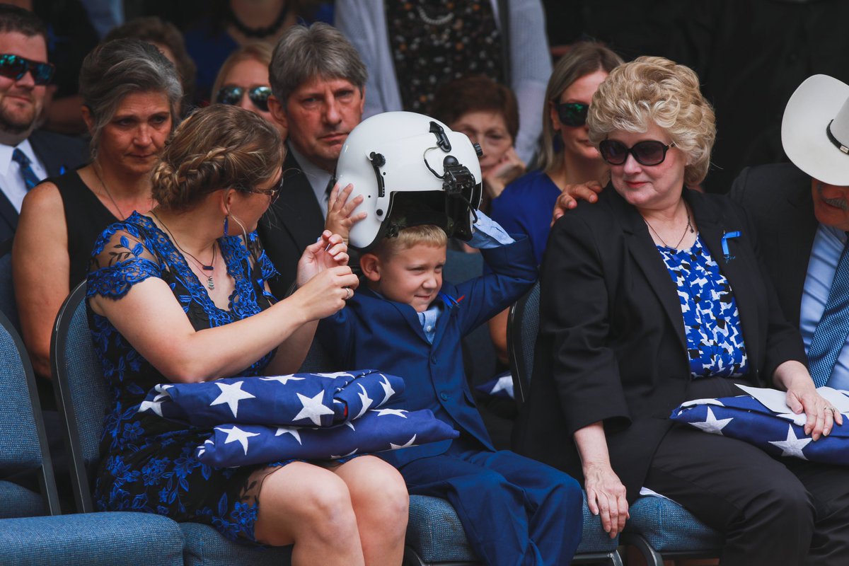 cyfairfd's tweet photo. Family, friends, first responders, and local officials honor the life of fallen @houstonpolice Officer, Jason Knox, at a Funeral Service on Saturday, May 9, 2020, at @HoustonsFirst Baptist Church in Houston.
Photo: Capt. Daniel Arizpe, PIO/ Cy-Fair FD #hounews #75fox #N8375F https://t.co/dUKI0H3qK3