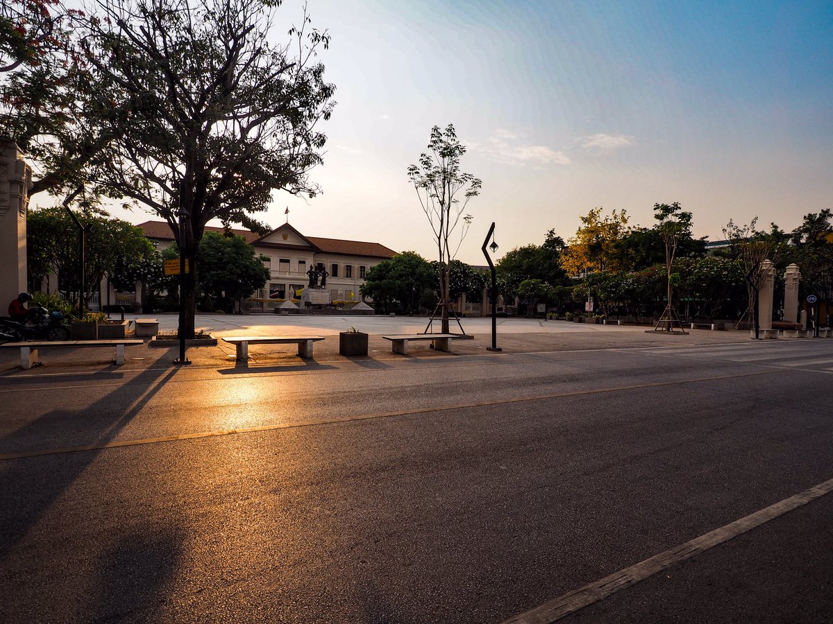 foto_fancy's tweet photo. Thai people adapted quite well during Covid19. When the government announced a lock down, most people cooperated. The busy city of Chiang Mai became empty. But the results were great. Number of infections reduced significantly. Now they’re close to go back to (new) normal life. https://t.co/xeq3QyyIlB