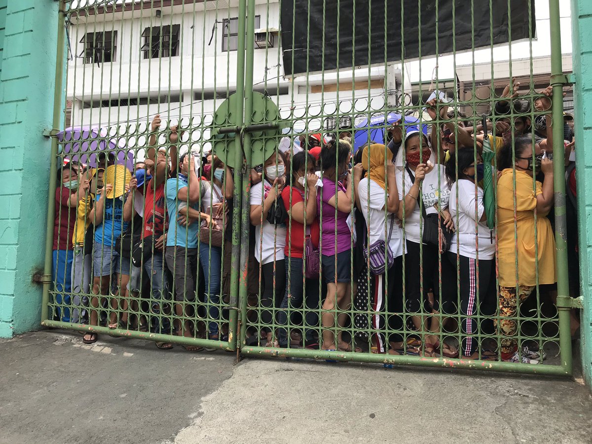 LOOK: People have been queuing up for the first tranche of the government’s cash aid program. Social distancing protocols have not been observed in the queue |  @cnnphilippines