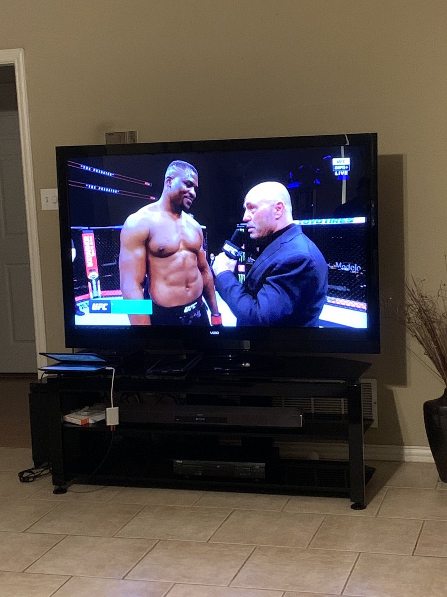 JORDVNKiNG's tweet photo. Where's the podcast @joerogan #UFC249 https://t.co/l17ht1oZ7L