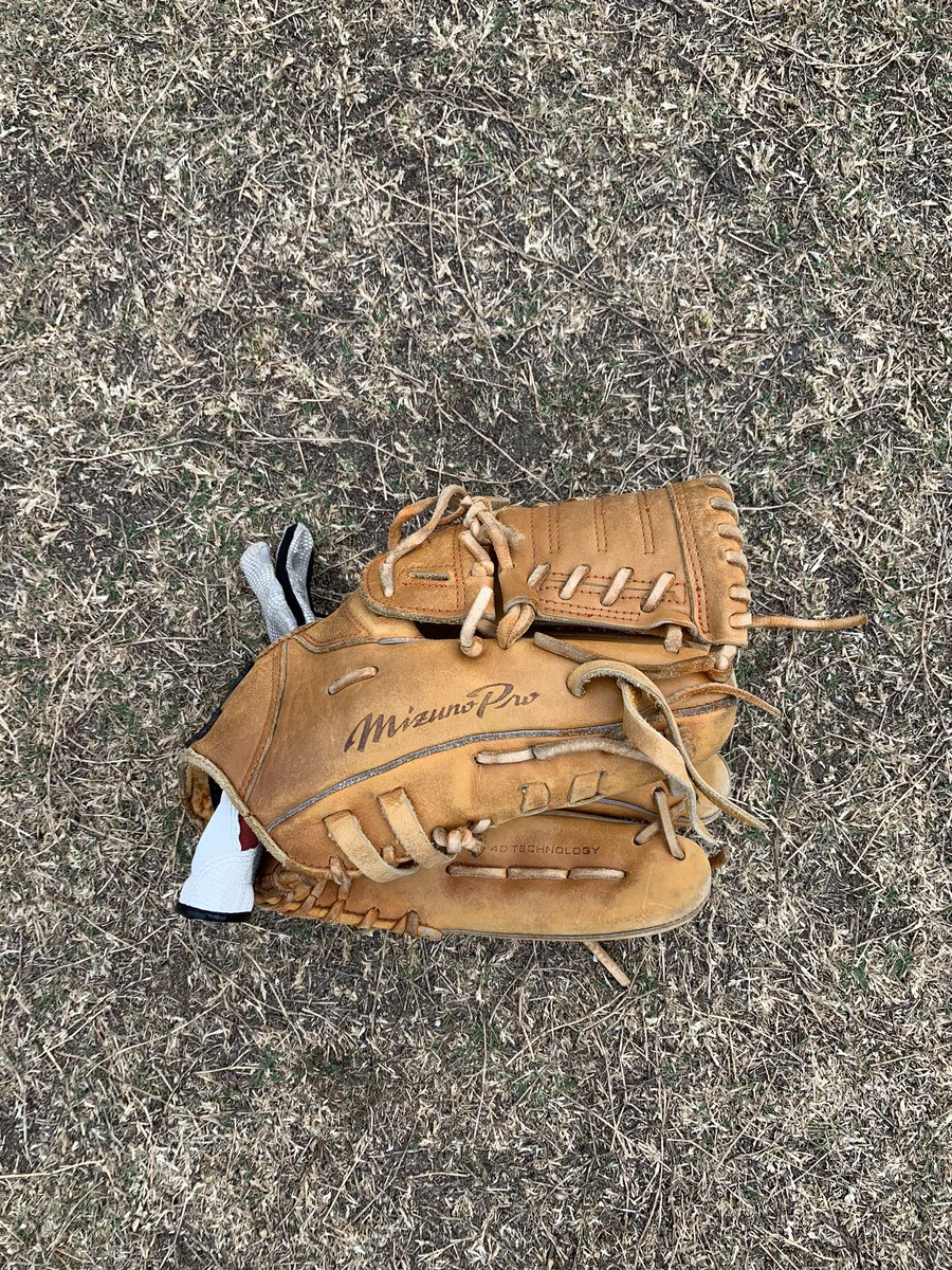 GanbattaraKit's tweet photo. 久しぶりにキャッチボール⚾️
紐結ぶの嫌いやから全部解いてる https://t.co/EqsWDFfJoK