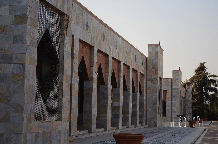 The residence of the late Alhaji Ahmed Mai Deribe, popularly known as Fadar Deribe, Deribe’s palace or Deribe’s house, in Maiduguri is one house that made it into the history books as some of its structures were said to have been built with a mixture of liquid gold.