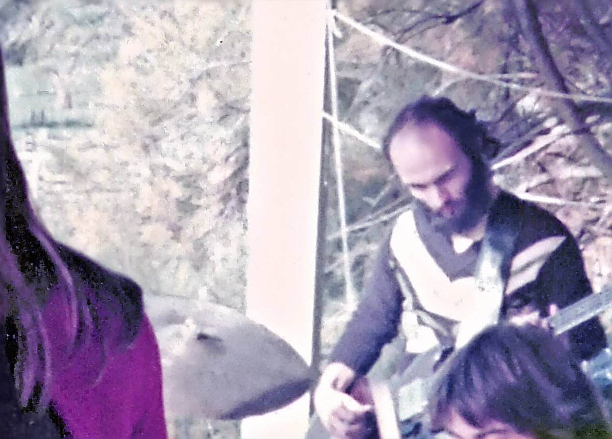 johncologon's tweet photo. Back in the day!

#dualneckguitar #johncologon  #music #Newmusic #progrockmusic #progrock #progressiverock  #instamusic #guitaristsarebetter
#guitarsdaily #guitarlovers #musician #progressiverockcommunity
#music_man #followme #follow https://t.co/BB284L4UbL