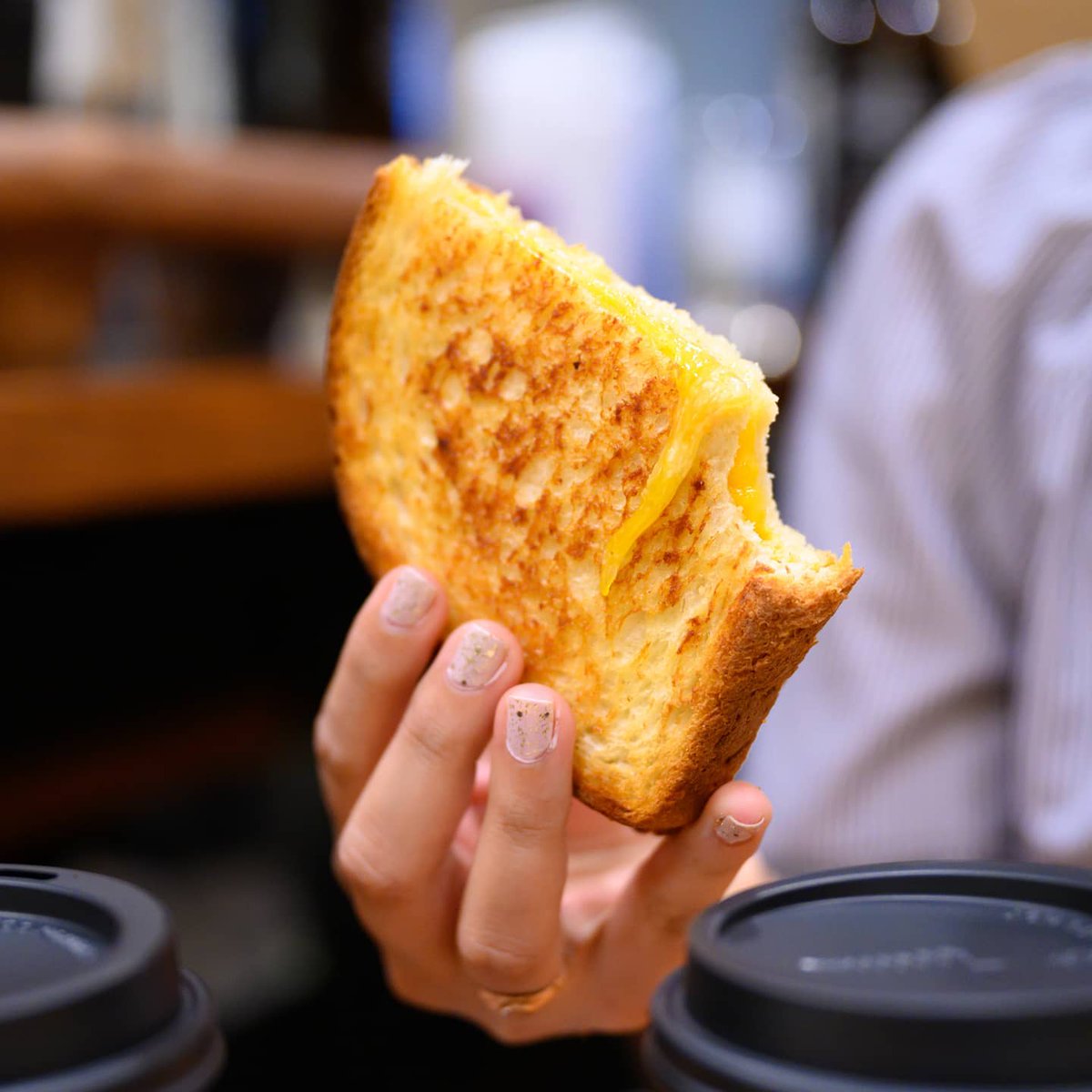 wayfarershutter's tweet photo. Never underestimate the power💪 of a Grilled Cheese Sandwich.
Ha ha.. 😜😜😆🤣

#breakfast #cheesesandwich #woodscoffee #throwback #travel #food #photography #foodphotography https://t.co/jjJlkJAtAy