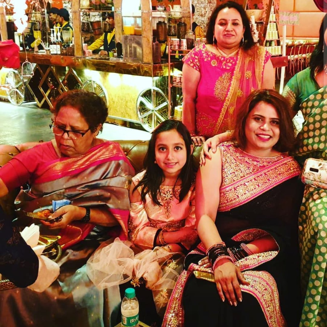 Megha75's tweet photo. All fauji moms are natural born travelers 😋 #HappyMothersDay to the biggest traveler I have known (& sent me on my first solo trek trip in class 12th!) #familyrocks #awesomemoms #IAF #Belikemom https://t.co/wjQg7SJPFQ