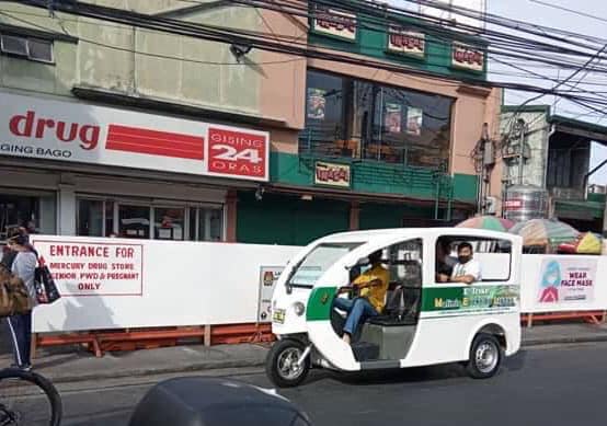 tribunephl's tweet photo. Las Piñas is using e-trike units from the #Energy Department to transport frontliners and other essential LGU personnel amid the #COVID19 crisis. (📸Ruben C. Ramos, City Councilor) #FilipinosTogether #Covid19 #pandemic #coronavirus #frontliners #DOEPH 🇵🇭
#EPowerMo #ESafety https://t.co/JaJWUkIK4l