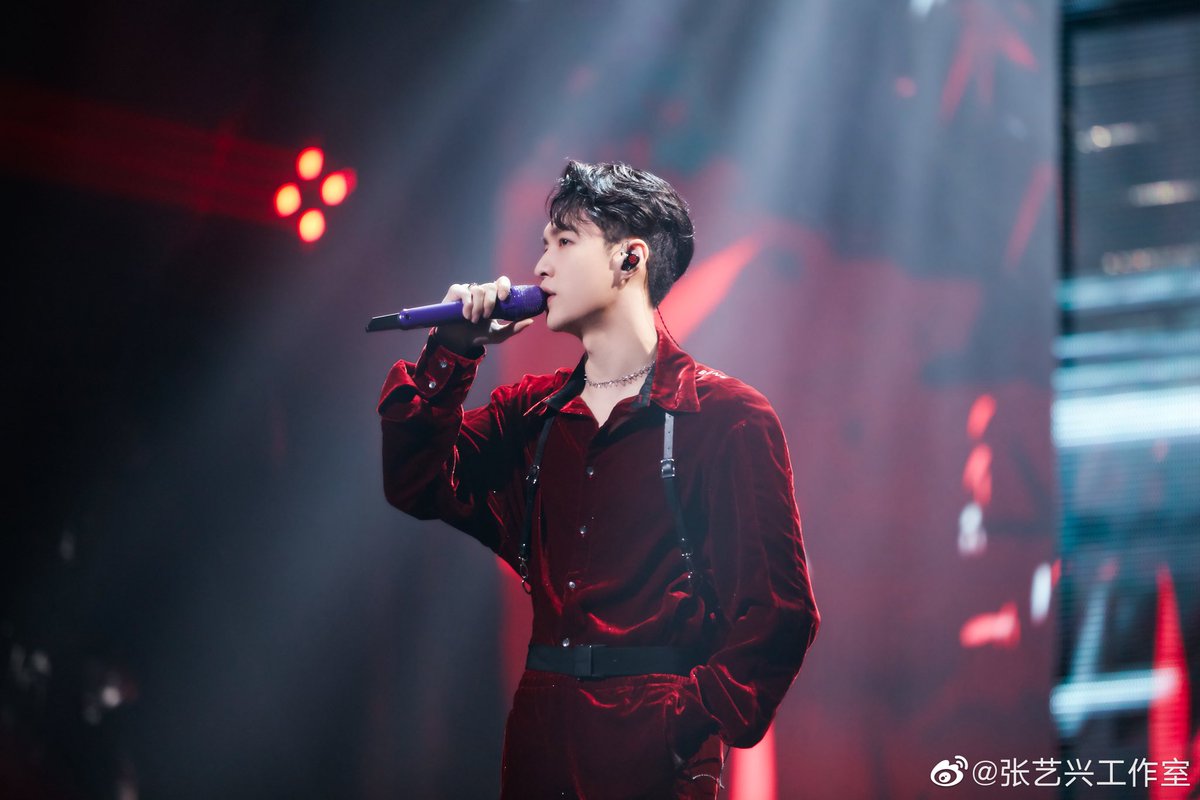 wiarwanexo9's tweet photo. Wahhh sayang akuh udah mau ke 4 aja albumnya. Selamat uri Lay, makin sukses pokonya muahhh wkwkwk.
#XINGCON
@weareoneEXO
@lay_studio
#LayZhang https://t.co/WLV9RtwN7x
