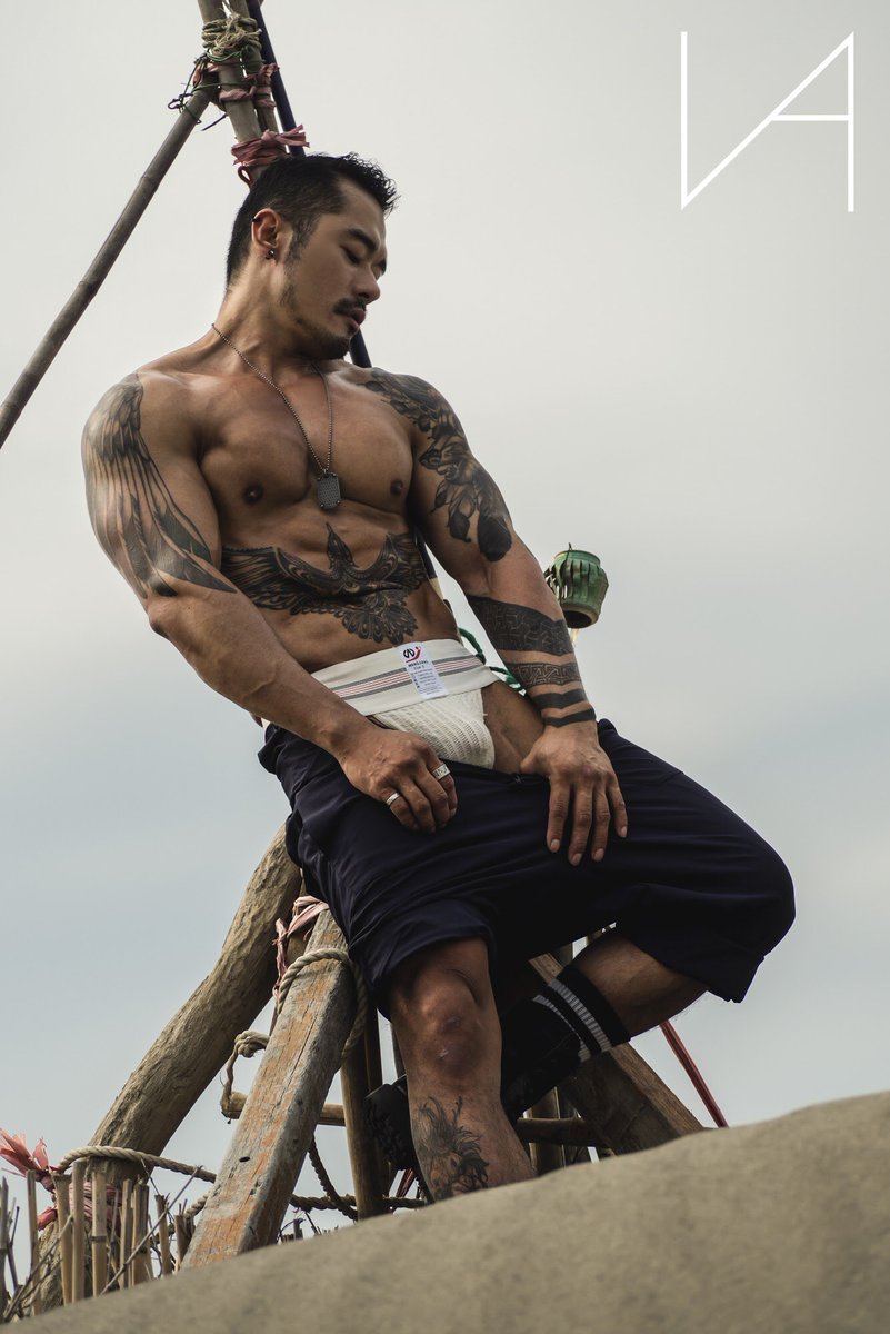 vanvision37's tweet photo. 「 失落沙洲 pt. II 」

model: titan 
direction: big
location: 桃園
2020.05

Follow me on IG at vanvision37

#malephotography #portrait  #portraitphotography #asianmen  #lgbt #malemuscle #asianfitness #asianmuscle  #男神 #男體  #buffbod #ripped  #menwithtattoos #tattoos #刺青 https://t.co/UBfrPCq1xW