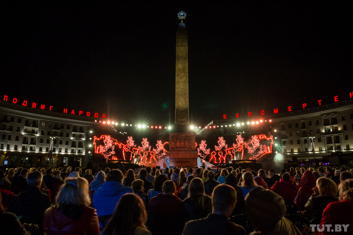 сцена на площади. минск май. концерт 9 мая площадь новосибирск. концерт на красной площади посвященный 70 летию победы. концерт 9 мая 2021 донской тульской площадь ленина.