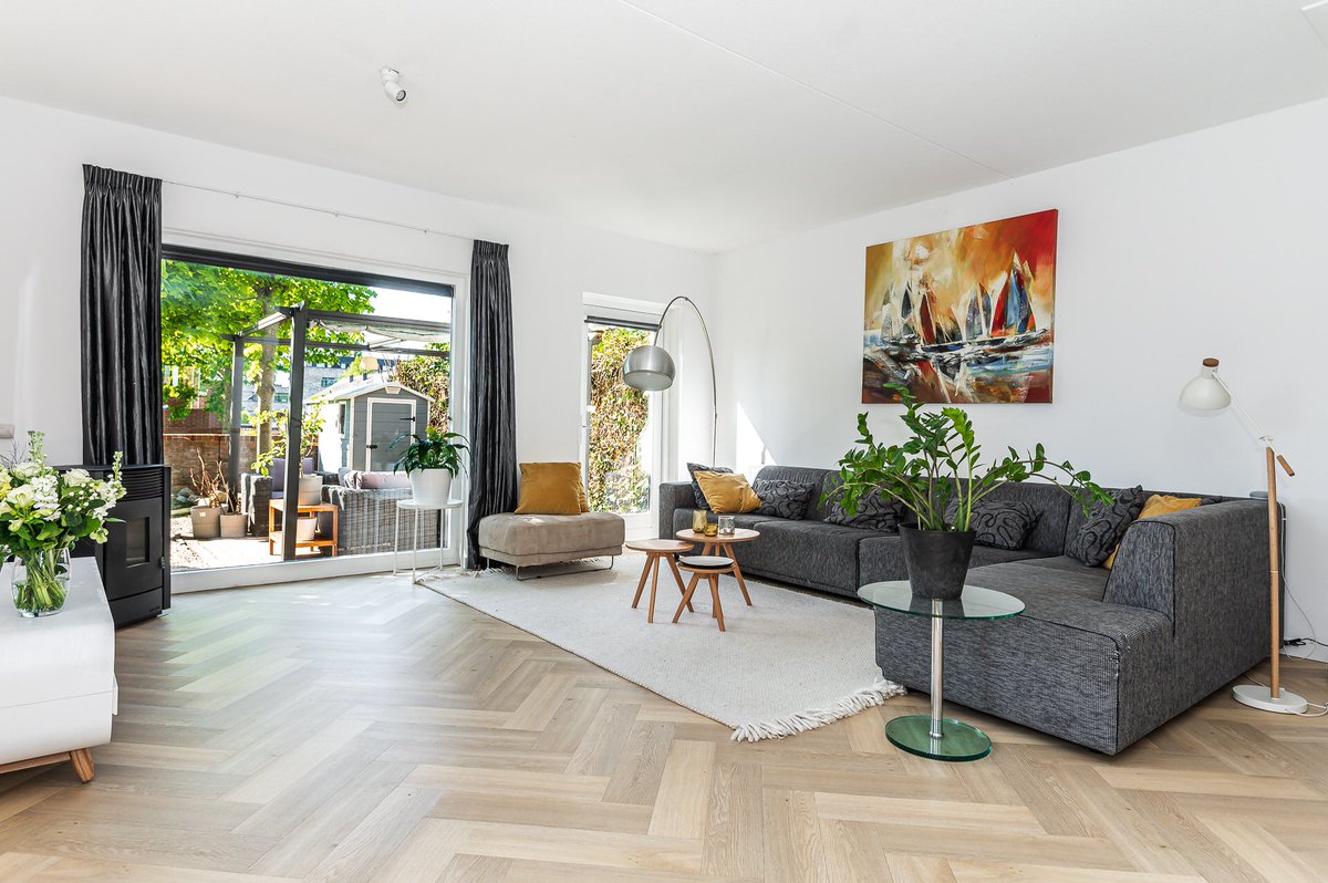 De leukste huizen.... ❤️ die verkopen wij! Zoals deze prachtige woning aan Puntkroos 25 in Zwolle, met verrassend veel vierkante meters, een grote berging, een eigen parkeerplaats en een tuin met veel zon! #BijzonderBijBärbel