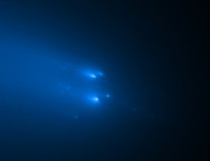 iYogendraSingh's tweet photo. Two Comets☄️ are going to fly very closest to the Earth🌎 by 13 and 23 may. #SWAN☄️& #Atlas☄️
#SWANComet☄️ is very Beautiful Comet with Bright Green light & very long tail, After a long decades our eyes are going to observe such beautiful Comet☄️Near to #Earth🌎 https://t.co/JxN0anhSta