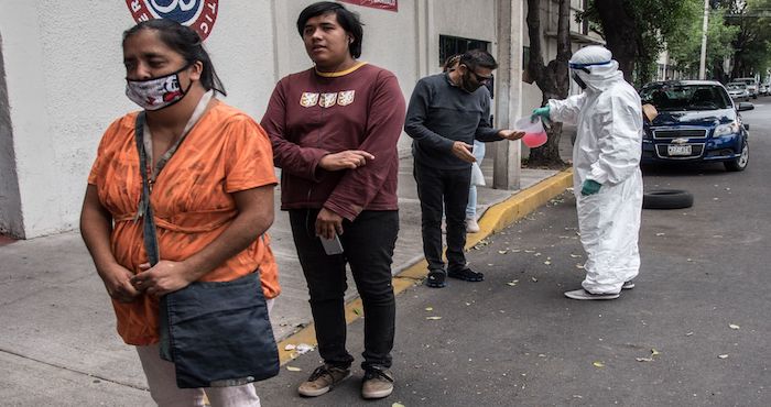 SinEmbargoMX's tweet photo. #Opinión "No habrá, al menos en mucho tiempo, una 'normalidad' parecida a antes del coronavirus, lo que tendremos es una nueva 'normalidad' pos-COVID-19 que por nuestro bienestar físico y emocional, debemos ir asimilando": @rmartinmar 
https://t.co/ymMNLFPbUs https://t.co/DDxf7JqZlm